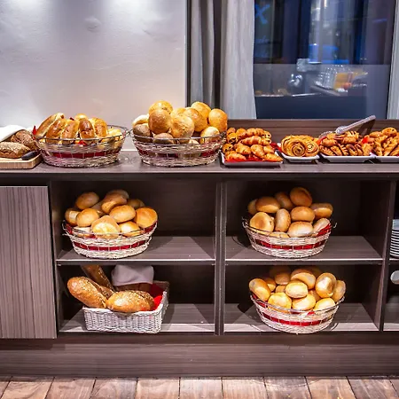 מלון Saint Sauveur By Wp 4*